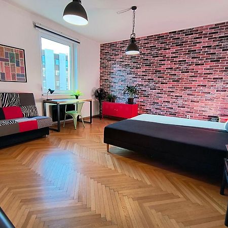 Big Stay - 4 Bedroom, 2 Bathroom Central Apartment With Ac براتسيلافا المظهر الخارجي الصورة